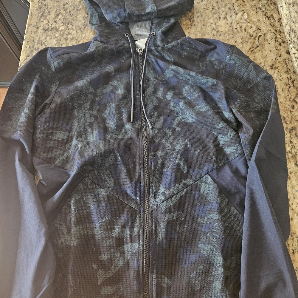 Zyia Lightweight Wind Breaker With Pretty Floral Design. Size Small